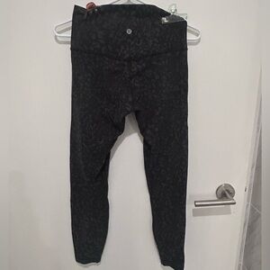 Lululemon Align Pant 25” – Wild Thing Camo Dark Olive Multi – Size 6